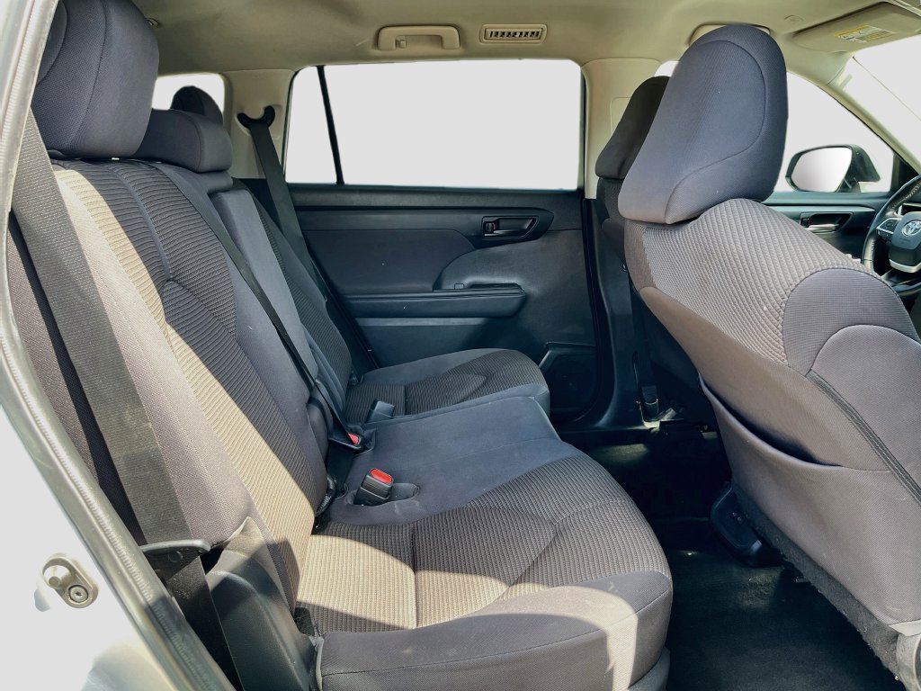 Used 2023 Toyota Highlander LE FWD image 29