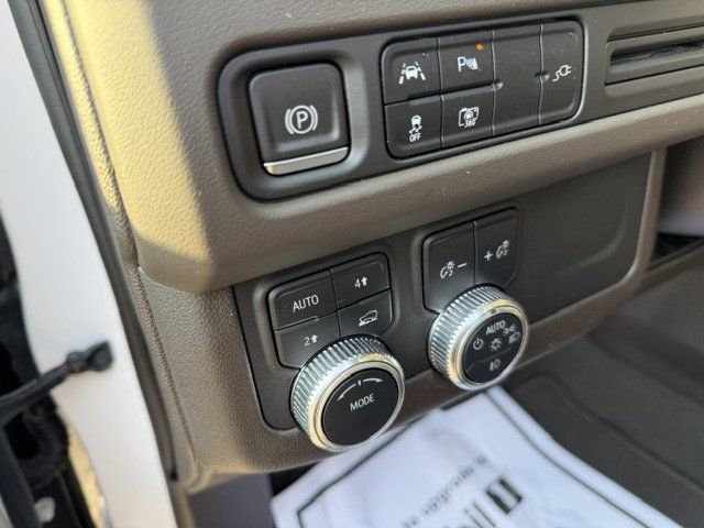Used 2022 GMC Yukon SLT w/ SLT Premium Package AWD/4WD image 12