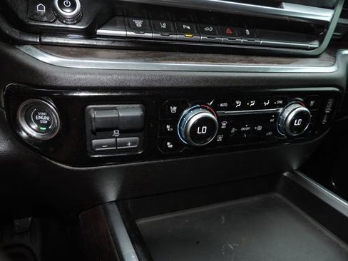 Used 2024 GMC Sierra 3500 SLT w/ SLT Premium Package image 30