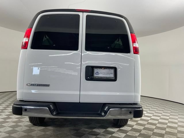 Used 2024 Chevrolet Express 3500 LT w/ LT Preferred Equipment Group RWD image 6