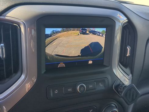 Used 2022 Chevrolet Silverado 2500 Custom w/ Custom Convenience Package image 16