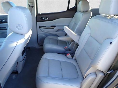 Used 2022 GMC Acadia SLT w/ Preferred Package image 8