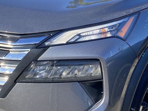 Used 2024 Nissan Rogue SV image 10