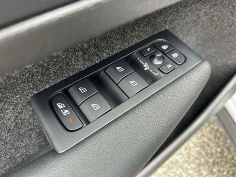 New 2026 Volvo XC40 B5 Ultra w/ Climate Package image 16