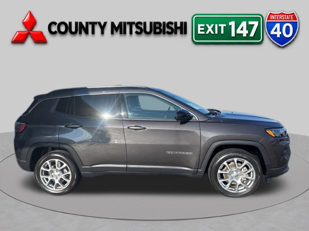 Used 2022 Jeep Compass Latitude AWD/4WD image 3