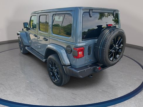 Used 2025 Jeep Wrangler Unlimited Sahara AWD/4WD image 7