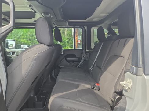 Used 2023 Jeep Wrangler Unlimited w/ Convenience Group AWD/4WD image 31