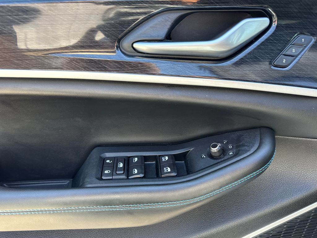Used 2024 Jeep Grand Cherokee Trailhawk AWD/4WD image 24