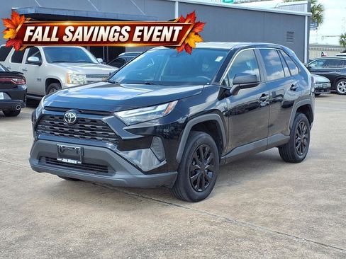 Used 2023 Toyota RAV4 LE FWD image 3