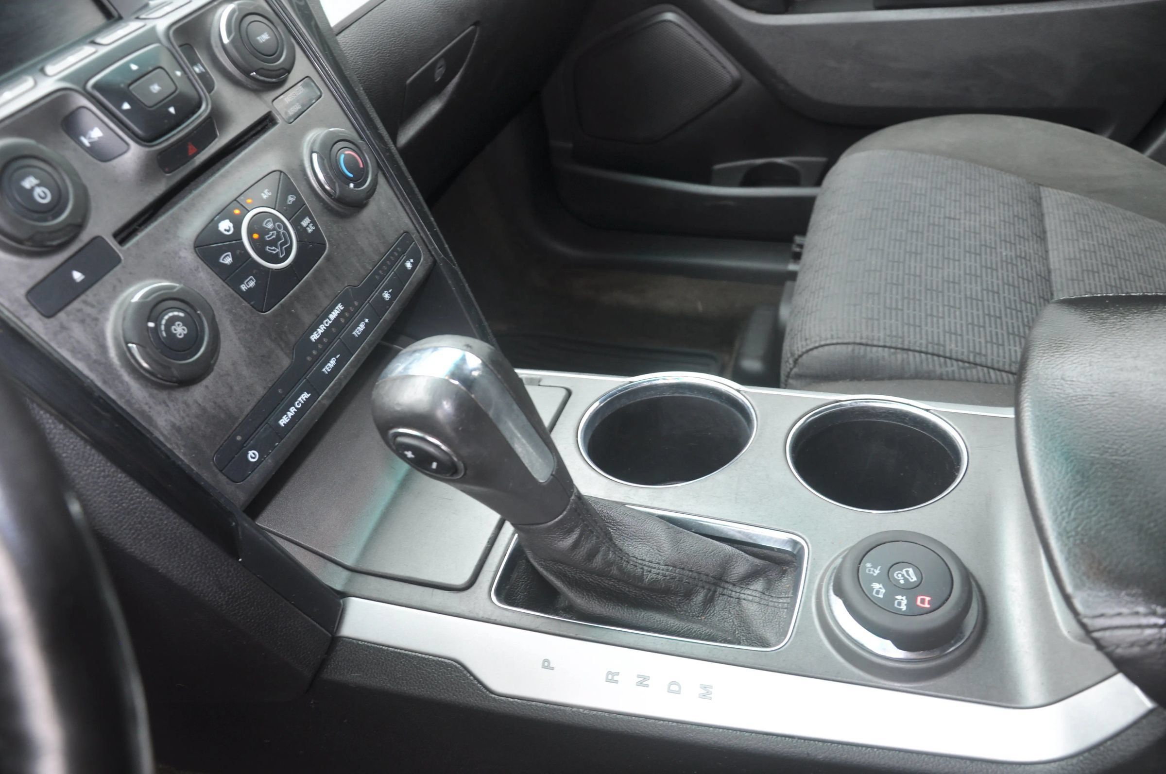 Used 2014 Ford Explorer XLT AWD/4WD image 24