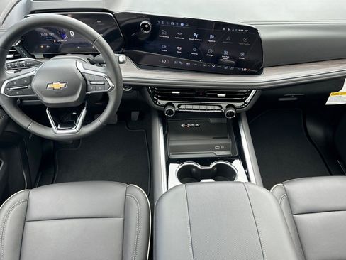 New 2025 Chevrolet Suburban Premier RWD image 13