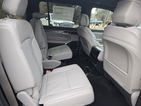 New 2026 Jeep Grand Wagoneer 2WD image 11