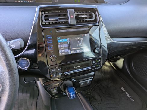 Used 2019 Toyota Prius AWD image 11