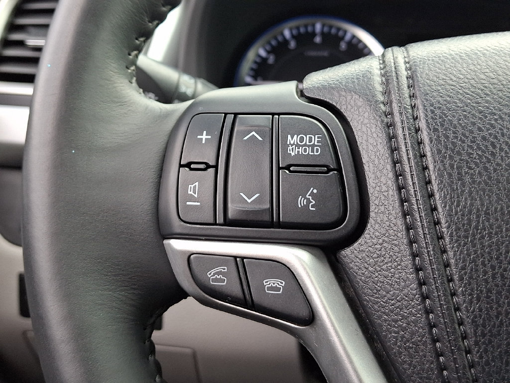 Used 2015 Toyota Highlander XLE FWD image 21