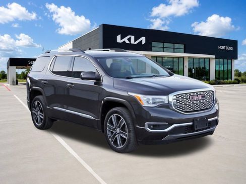 Used 2019 GMC Acadia Denali w/ Technology Package FWD image 3