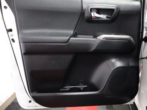 Used 2019 Toyota Tacoma TRD Off-Road AWD/4WD image 43