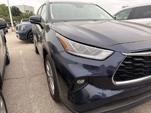 Used 2023 Toyota Highlander Limited image 3