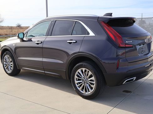 Used 2025 Cadillac XT4 Premium Luxury FWD image 9