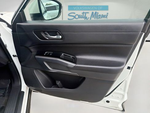 Used 2024 Nissan Pathfinder SL FWD image 34