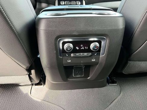 Used 2023 GMC Yukon XL Denali AWD/4WD image 14
