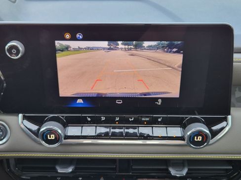 Used 2024 Chevrolet Colorado ZR2 w/ Safety Package AWD/4WD image 26