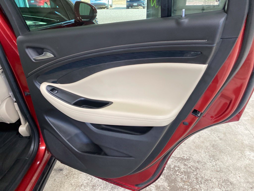 Used 2018 Buick Envision Essence AWD/4WD image 23