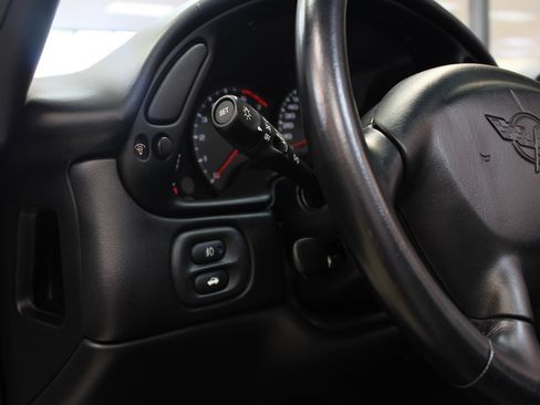 Used 2002 Chevrolet Corvette Convertible w/ Preferred Equipment Group1 image 28