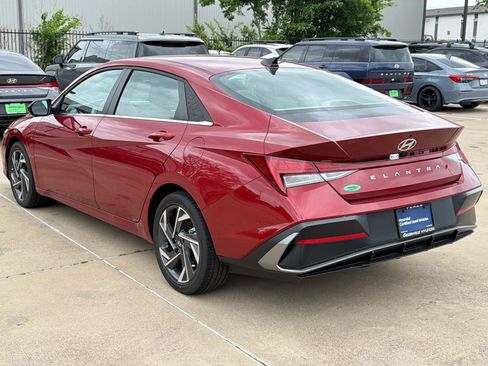 Used 2025 Hyundai Elantra SEL FWD image 3