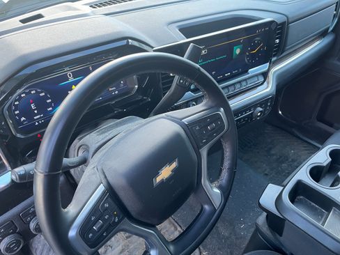 Used 2024 Chevrolet Silverado 2500 LT w/ Convenience Package image 8