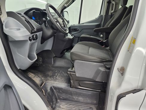 Used 2019 Ford Transit 350 XLT image 7