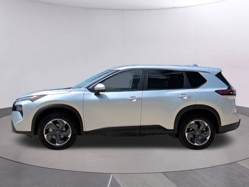 Used 2024 Nissan Rogue SV FWD image 2