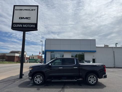 Used 2022 Chevrolet Silverado 1500 LTZ AWD/4WD image 2
