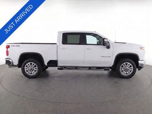 Used 2025 Chevrolet Silverado 2500 LT w/ Convenience Package AWD/4WD image 2