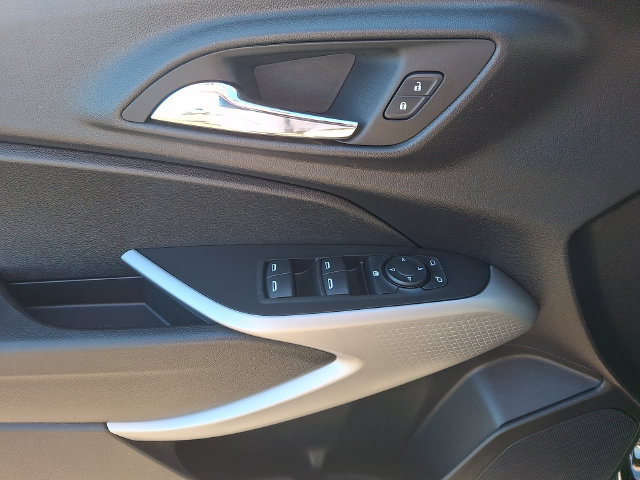 Used 2024 Chevrolet Trax LS w/ LS Convenience Package FWD image 15
