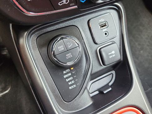 Used 2017 Jeep Compass Trailhawk w/ Cold Weather Group AWD/4WD image 26