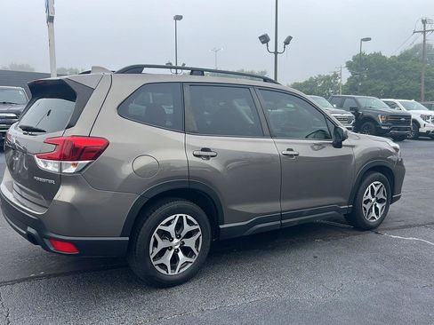 Used 2021 Subaru Forester Premium AWD/4WD image 5