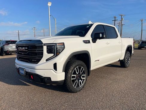 Used 2023 GMC Sierra 1500 AT4 w/ Technology Package AWD/4WD image 3