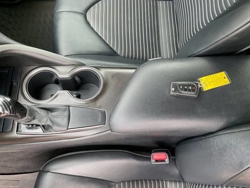Used 2021 Toyota Camry SE FWD image 26