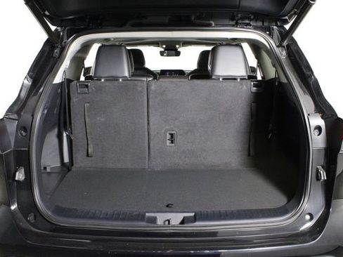 Used 2023 Toyota Highlander XLE FWD image 18