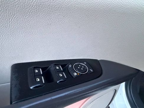 Used 2016 Lincoln MKX Reserve w/ Technology Package FWD image 10