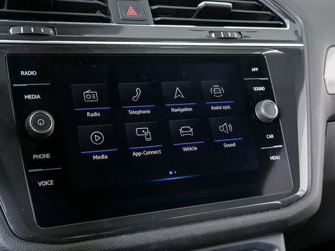 Certified 2023 Volkswagen Tiguan SE FWD image 16