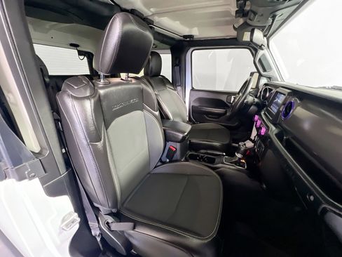 Used 2021 Jeep Wrangler Sport S image 31