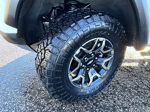 Used 2024 Chevrolet Colorado ZR2 w/ Technology Package image 23