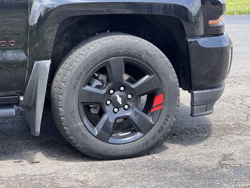 Used 2018 Chevrolet Silverado 1500 LT w/ Redline Edition AWD/4WD image 17