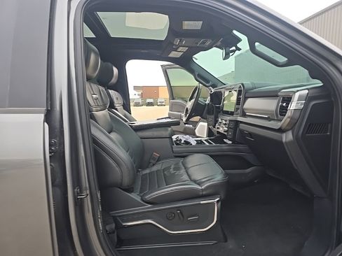 Used 2025 Ford F250 Platinum image 14