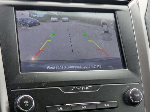 Used 2020 Ford Fusion SE FWD image 14