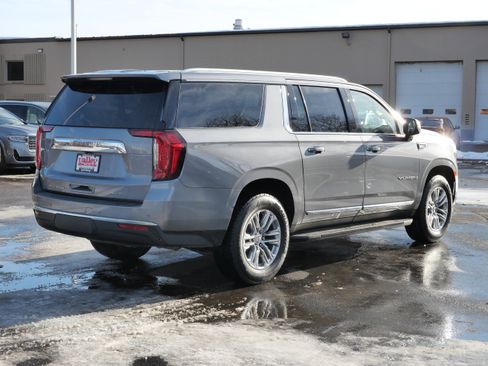 Used 2022 GMC Yukon XL SLT w/ SLT Premium Package image 9