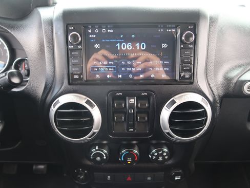 Used 2015 Jeep Wrangler Unlimited Rubicon w/ Max Tow Package image 16