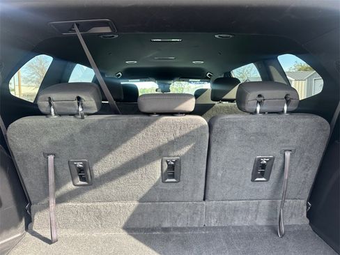 Used 2025 GMC Acadia Elevation image 27