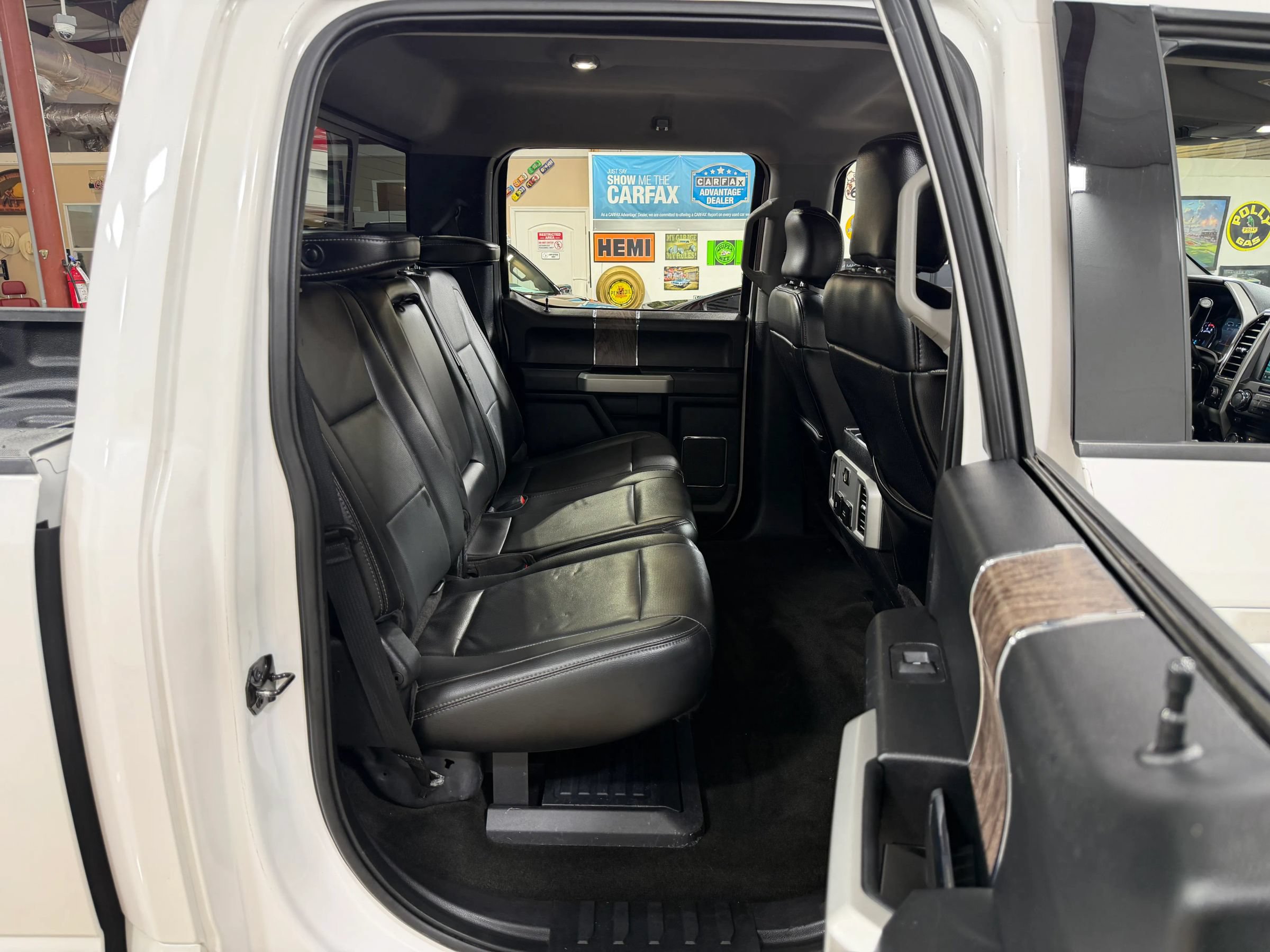 Used 2018 Ford F250 Lariat w/ Lariat Ultimate Package AWD/4WD image 19